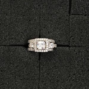 925 sterling silver wedding/engagement ring